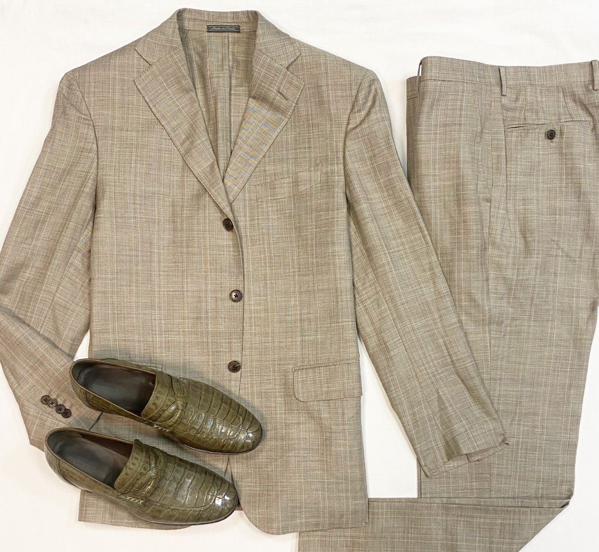 #mechtamen Костюм Salvatore Ferragamo размер 52 цена 15 385 руб
Туфли Bottega Veneta размер 42.5 цена 30 770 руб 
