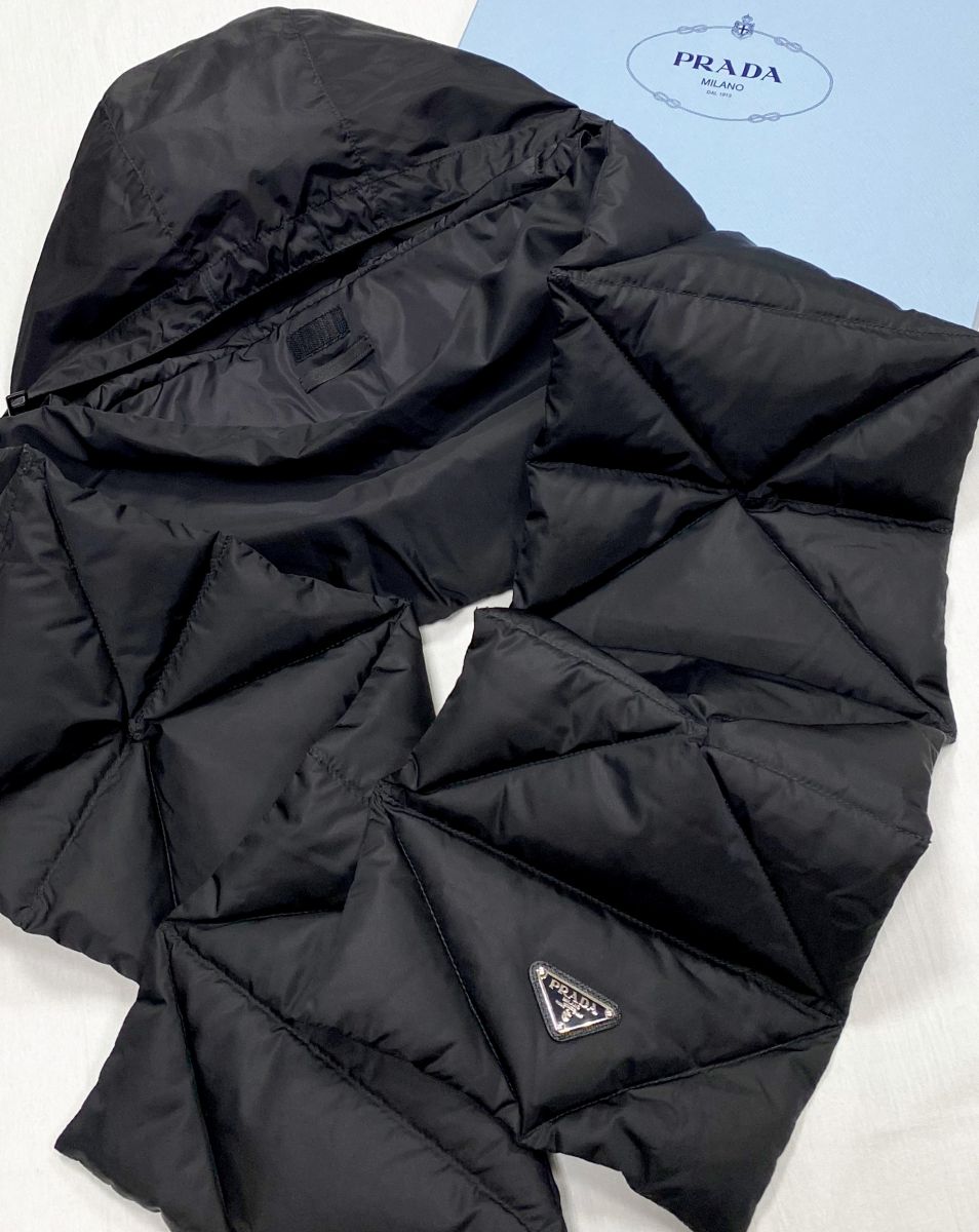 Шарф с капюшоном Prada цена 31 310 руб