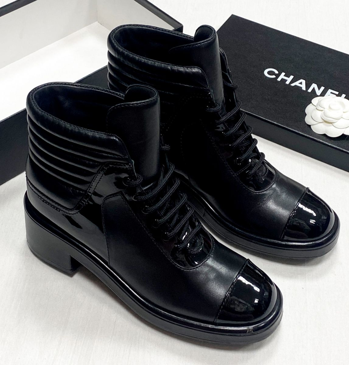 Ботинки Chanel размер 40 цена 156 550 руб
