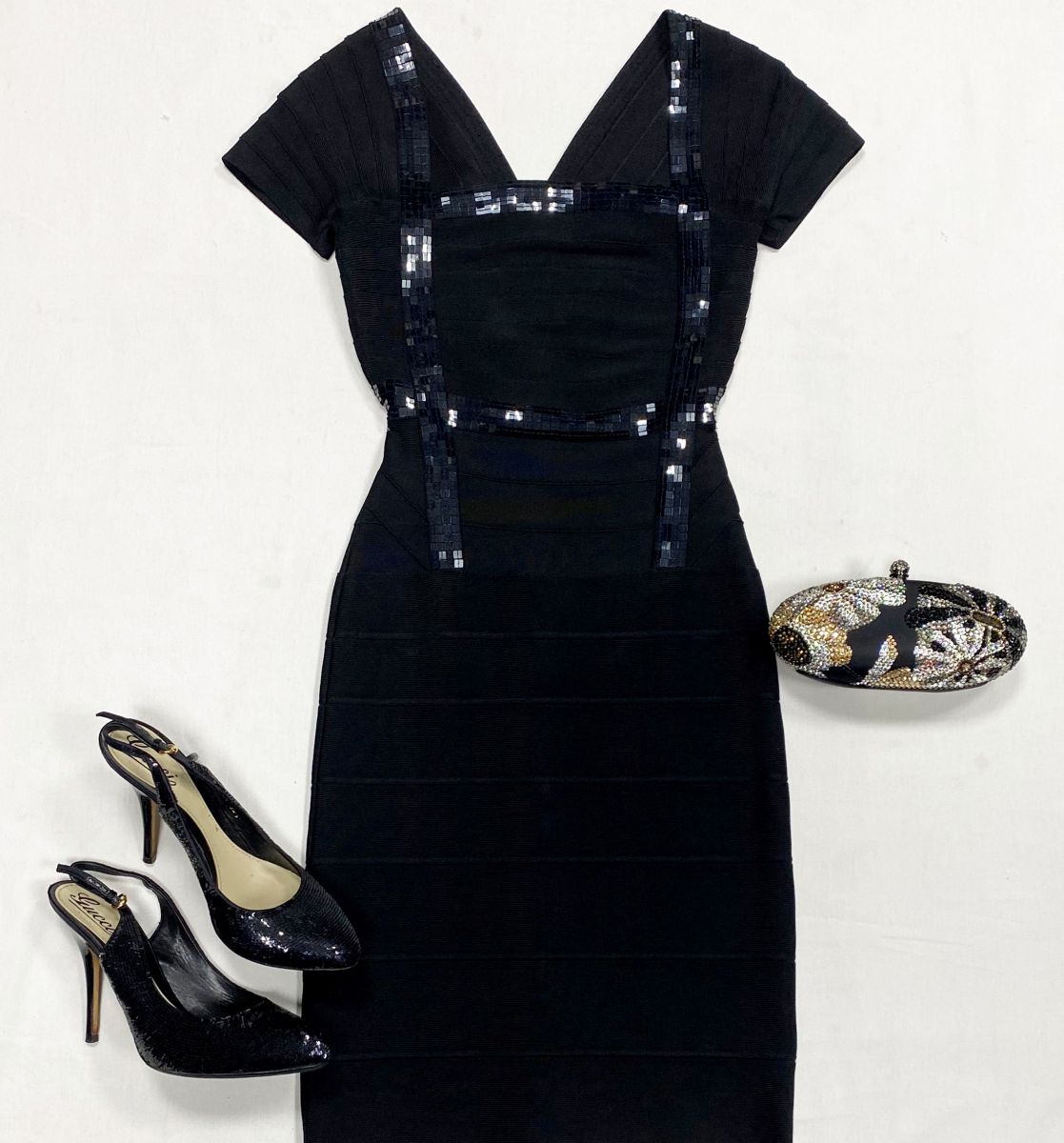 Платье/пайетки/ Herve Leger размер XS цена 13 847 руб
Босоножки Gucci размер 38.5 цена 15 385 руб
Клатч Rodo 