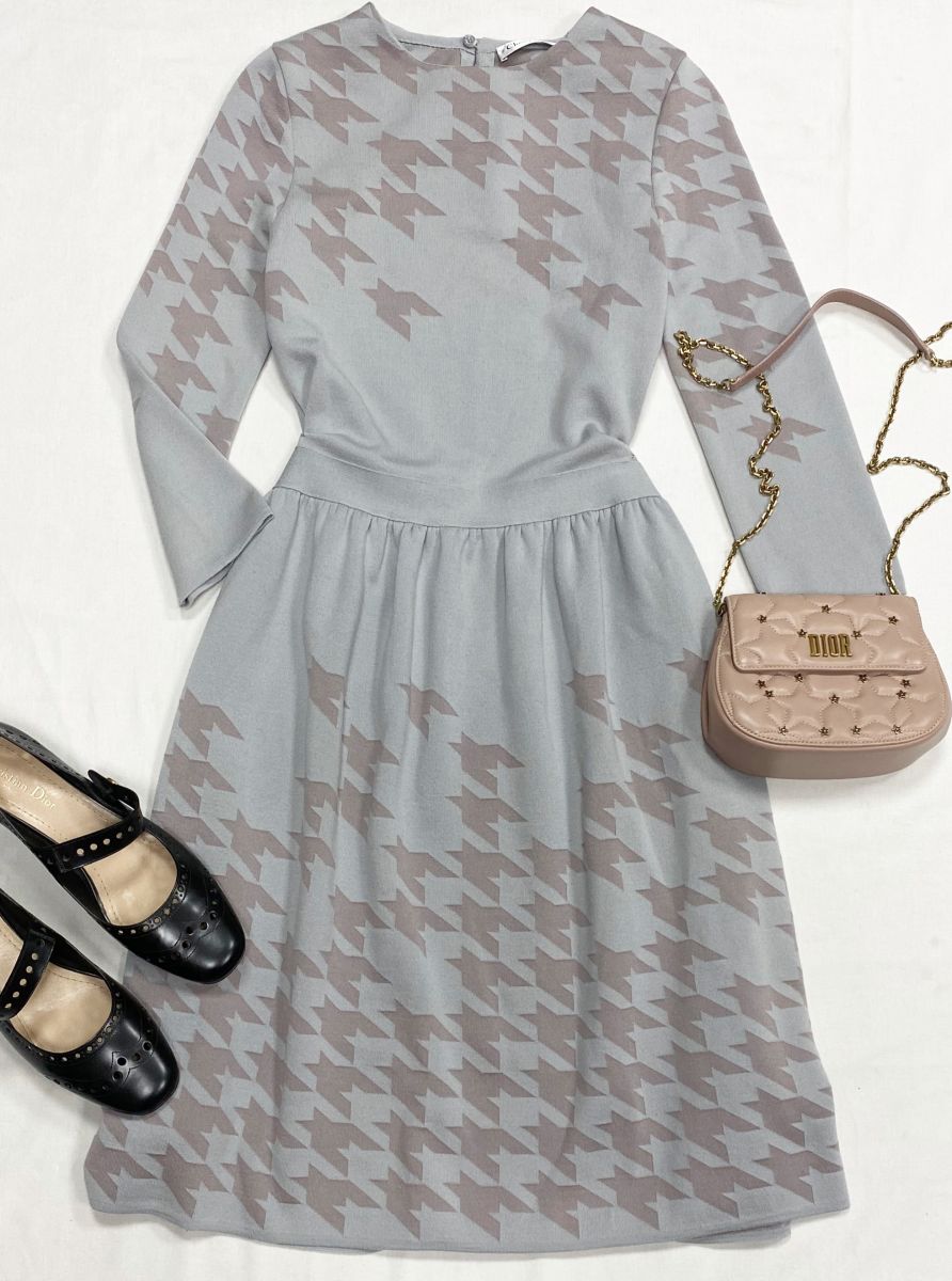 Платье Christian Dior размер 38 цена 39 138 руб
Туфли Christian Dior размер 39 цена 46 965 руб
Сумочка Christian Dior 