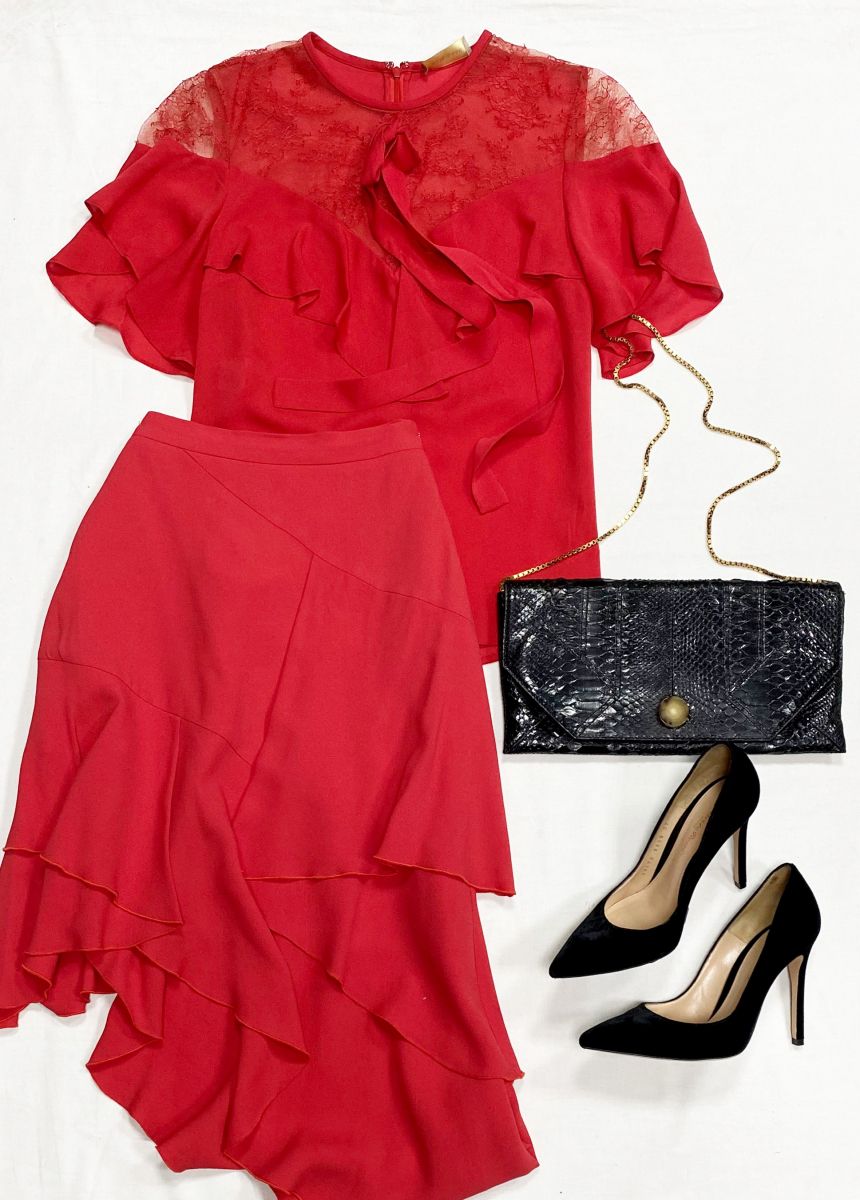 Костюм Elie Saab размер 36 цена 23 483 руб
Туфли Gianvito Rossi размер 37 цена 23 483 руб
Сумка Lanvin
