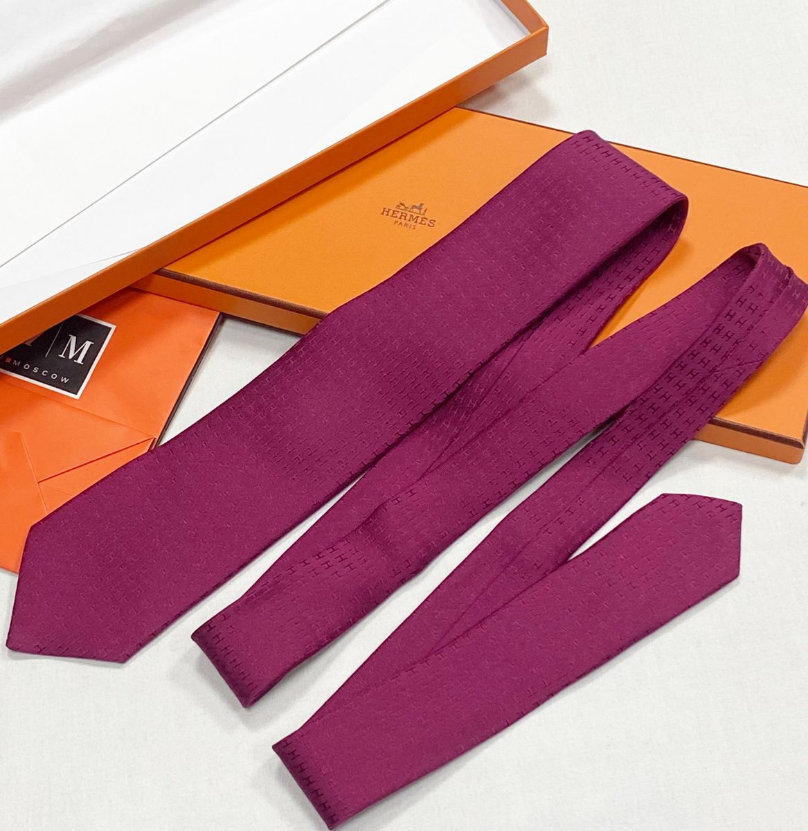 Галстук Hermes цена 23 483 руб/ в коробке/