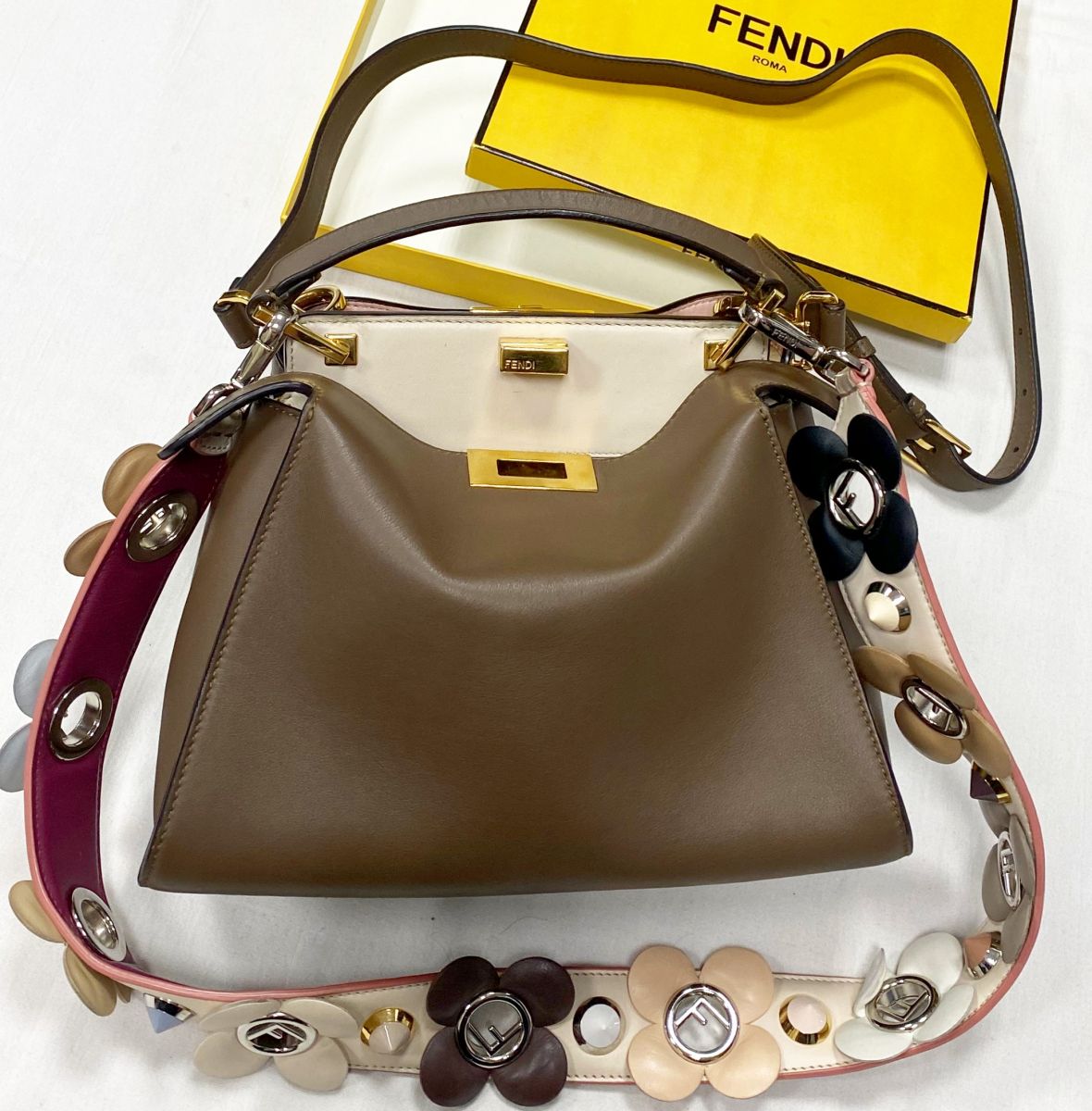 Сумка Fendi размер 25/20 цена 93 930 руб 