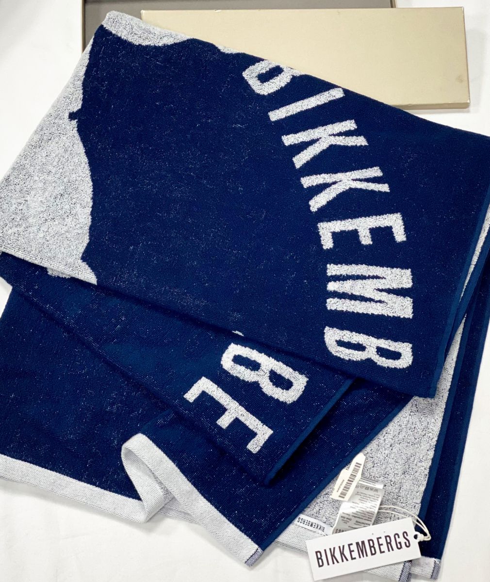Полотенце Bikkembergs размер 180/100 цена 14 076 руб / новое с ценником /