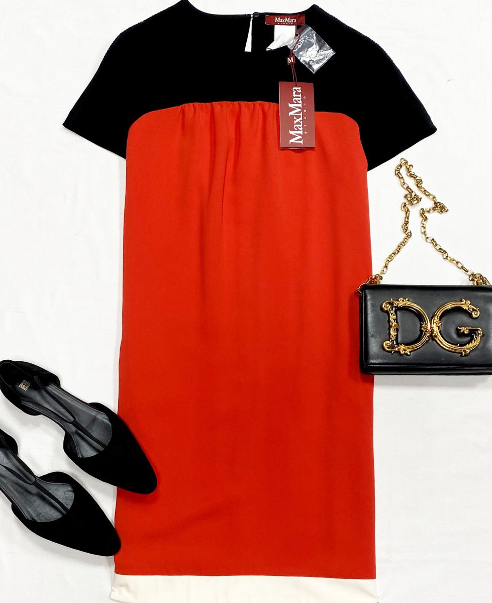 Платье Max Mara размер 46 цена 15 655 руб/ с биркой/ 
Балетки Totem размер 41 цена 23 483 руб
Сумка Dolce Gabbana 