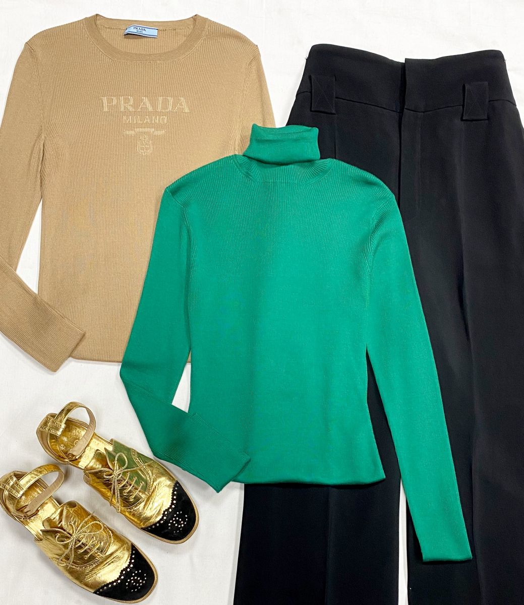 Кофта Prada размер 42 цена 15 655 руб
Водолазка Dolce Gabbana размер 42 цена 12 524 руб
Брюки Fendi размер 46 цена 15 655 руб
Лоферы Chanel размер 40.5 цена 31 310 руб