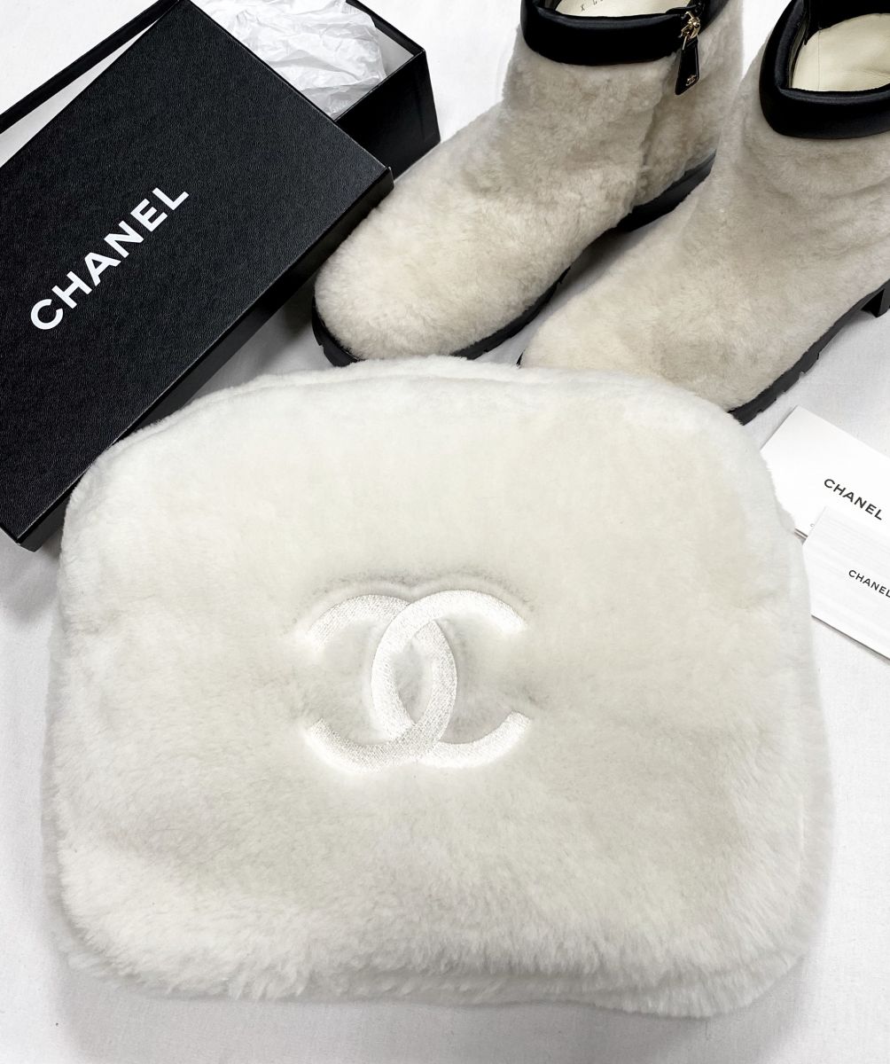 Клатч / мех / Chanel размер 30/25 цена 156 550 руб / карточки /
