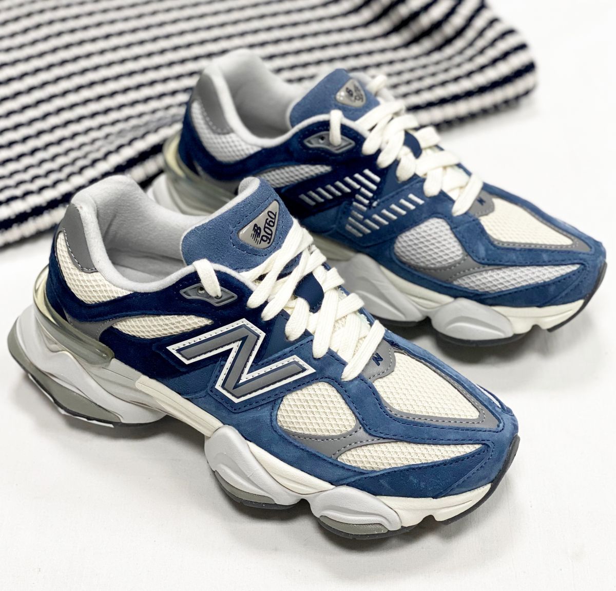 Кроссовки New Balance размер 38.5 цена 14 090 руб
