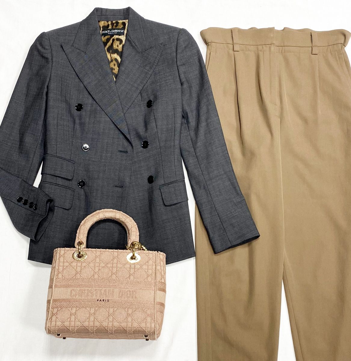 Жакет Dolce Gabbana размер 38 цена 10 959 руб
Брюки размер 40 цена 7 828 руб
Сумка Christian Dior 