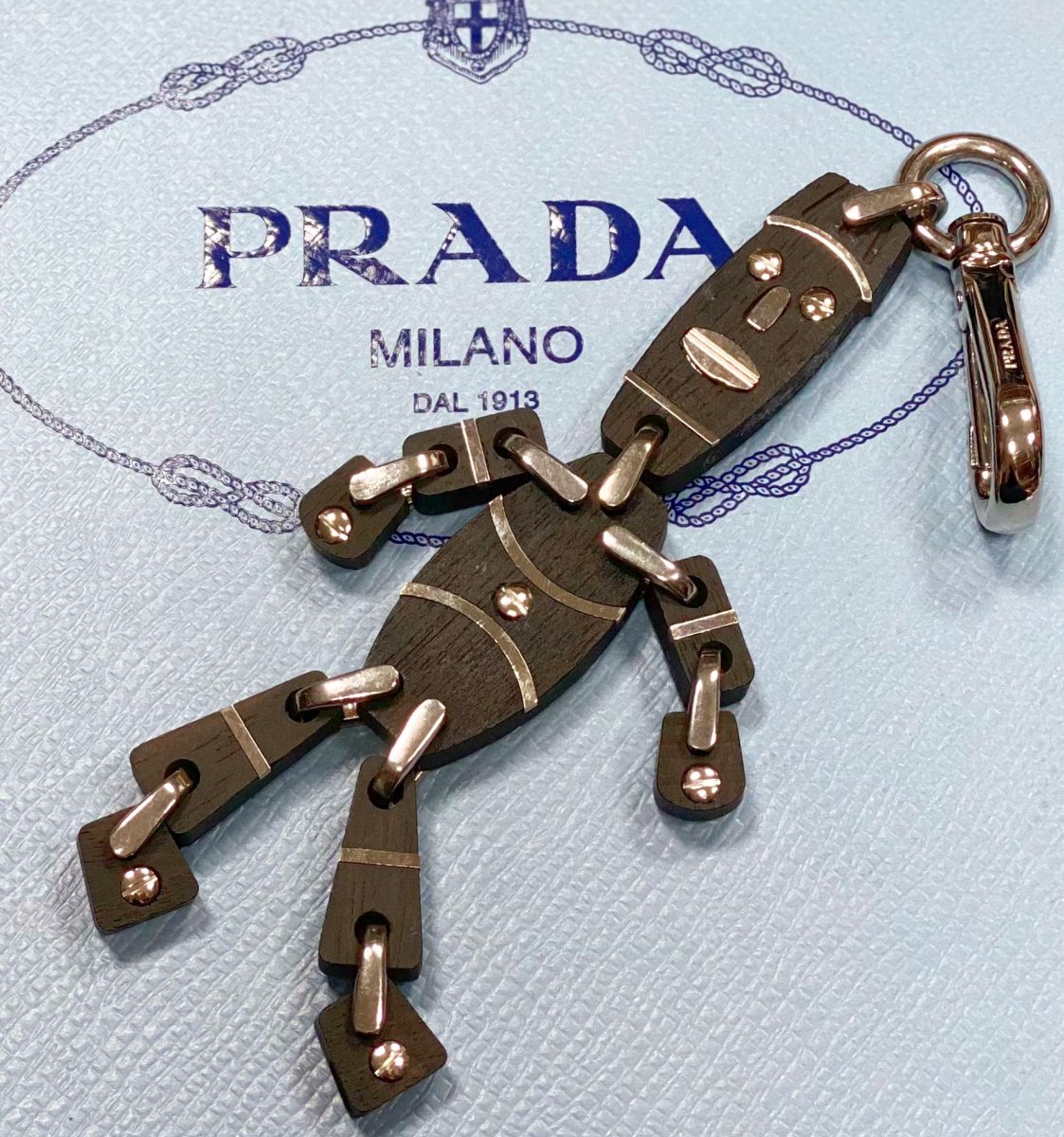 Брелок Prada цена 10 959 руб