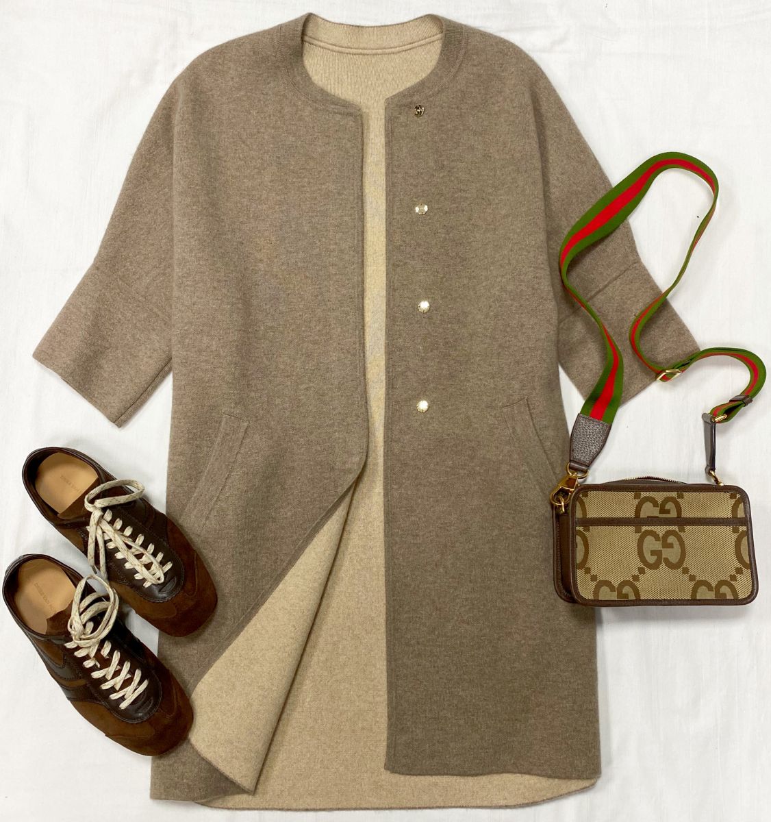 Пальто / кашемир / размер L цена 15 655 руб 
Кеды Dries Van Noten размер 40 цена 31 310 руб 
Сумка Gucci