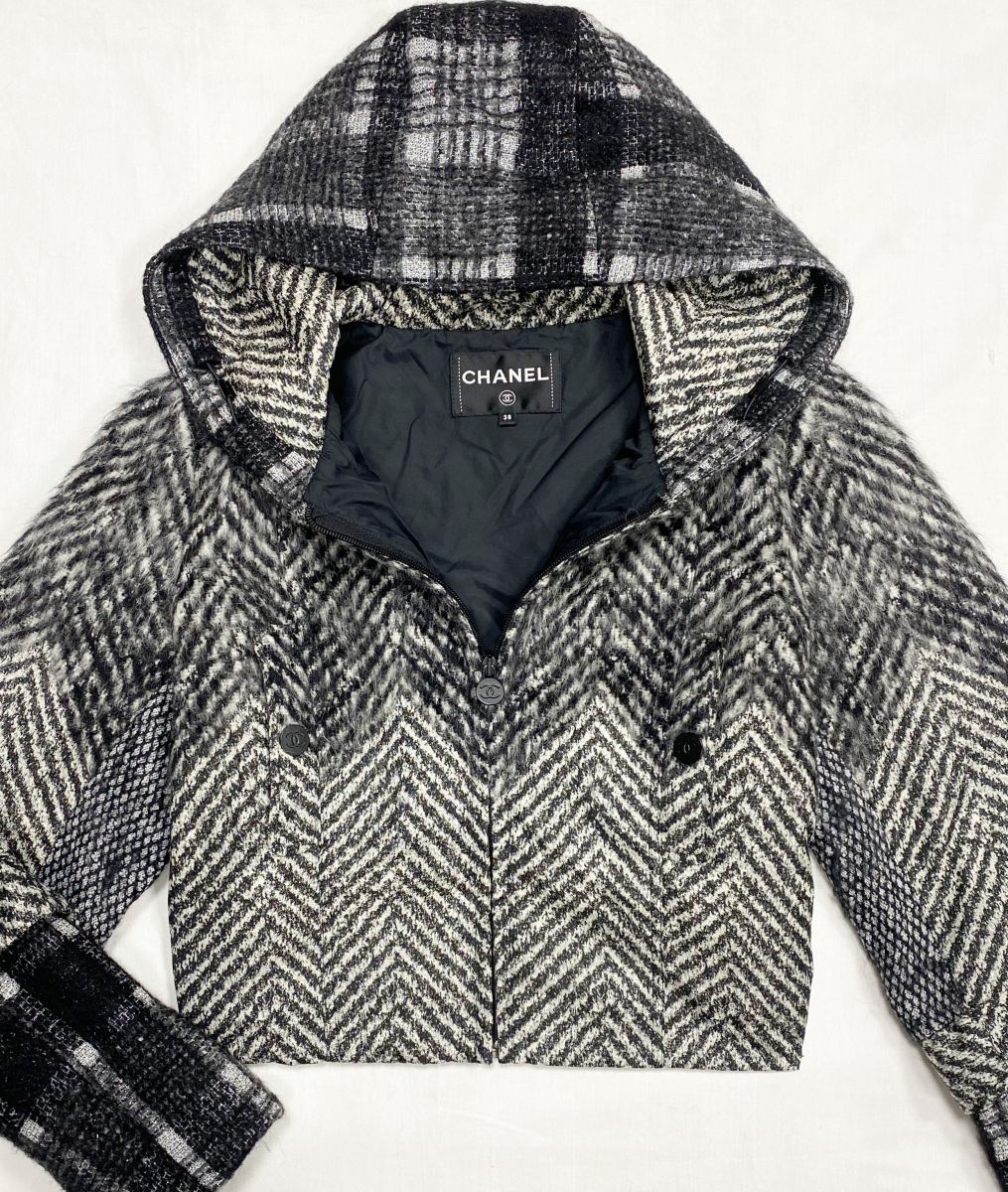 Куртка Chanel размер 38 цена 153 850 рубБотинки Chanel размер 39 цена 33 847 руб