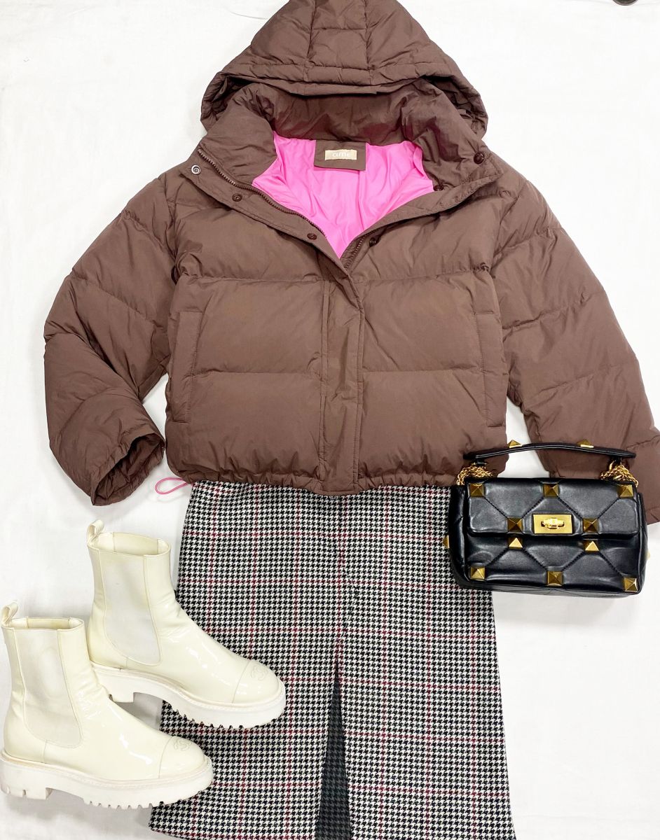 Пуховик Ame размер 42 цена 10 959 руб
Юбка Maje размер 36 цена 3 131 руб
Ботинки Chanel размер 39.5 цена 62 620 руб
Сумка Valentino 