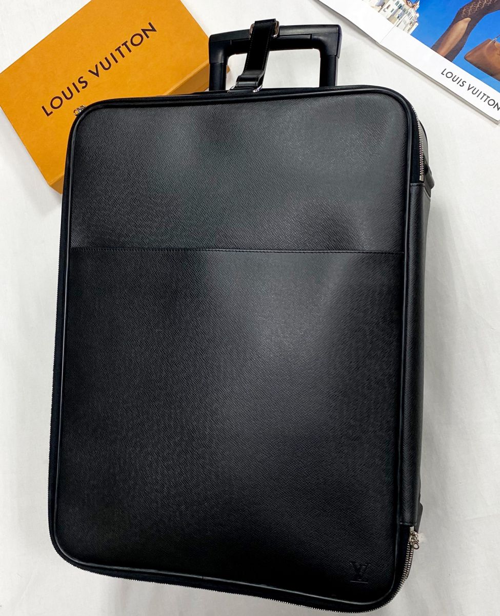 Чемодан Louis Vuitton размер 50/40 цена  78 275 руб