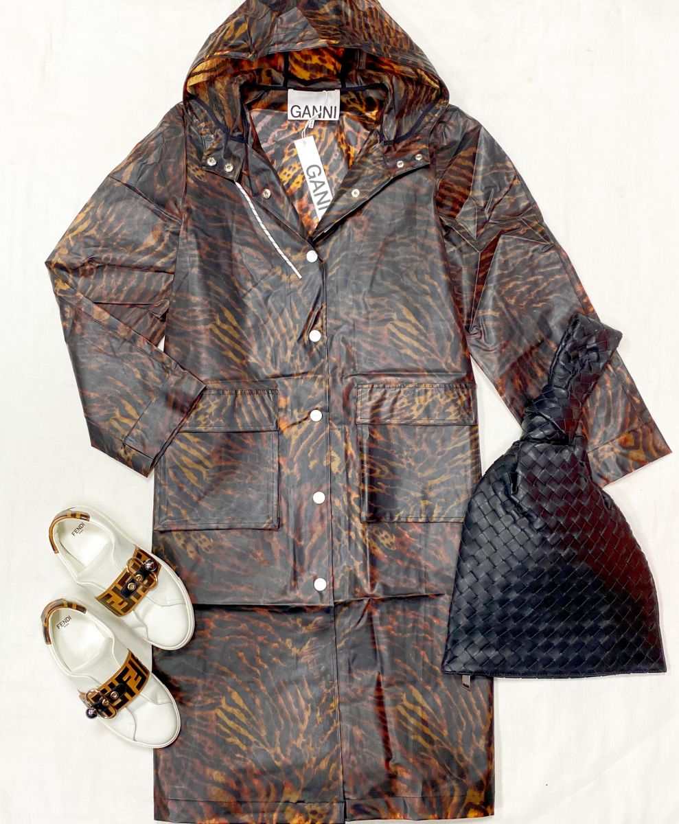 Плащ - дождевик Ganni размер 36 цена 15 655 руб Кеды Fendi размер 37 цена 23 483 руб Сумка Bottega Veneta