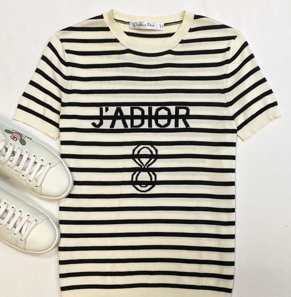 Кофта Dior размер 36 цена 12 308 руб
Кеды Gucci размер 36 цена 23 078 руб 