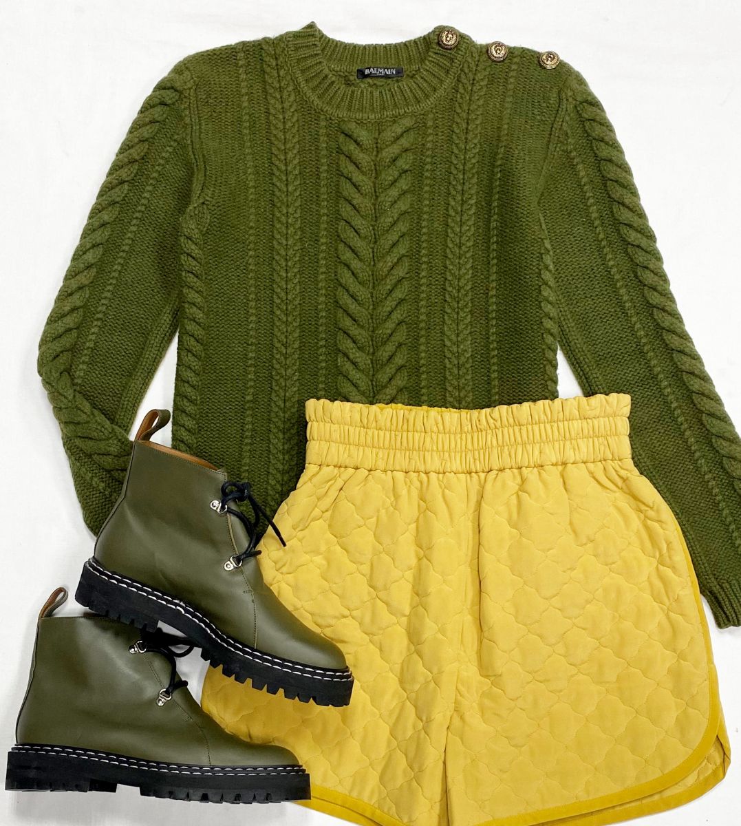 Свитер Balmain размер 40 цена 10 959 руб
Шорты Fendi размер 38 цена 7 828 руб
Ботинки размер 40 цена 23 483 руб