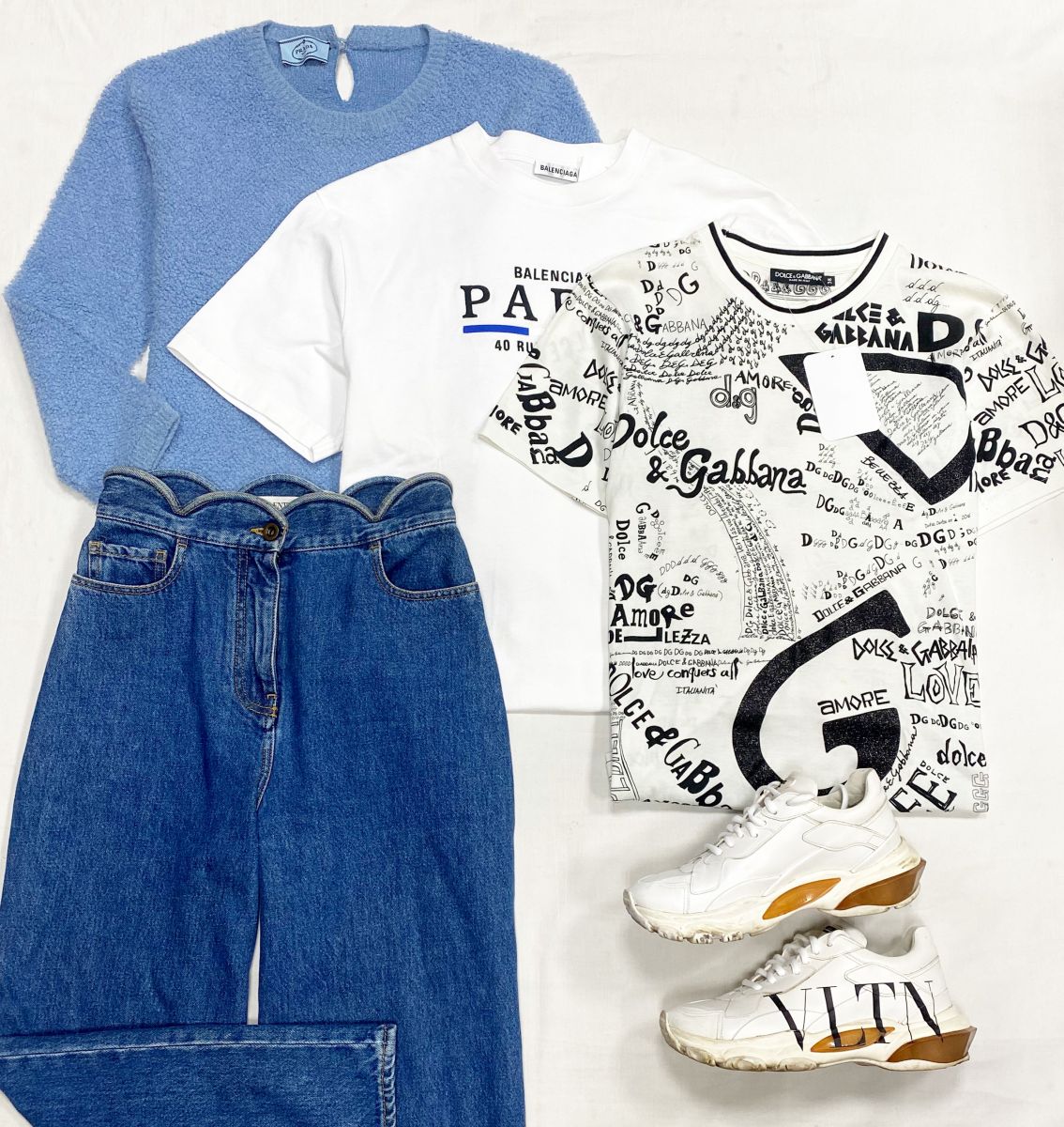 Кофта Prada размер 44 цена 15 655 руб
Футболки Balenciaga/ Dolce Gabbana размер S/38 цена по 10 959 руб
Джинсы Valentino размер 25 цена 15 655 руб
Кроссовки Valentino размер 38 цена 31 310 руб