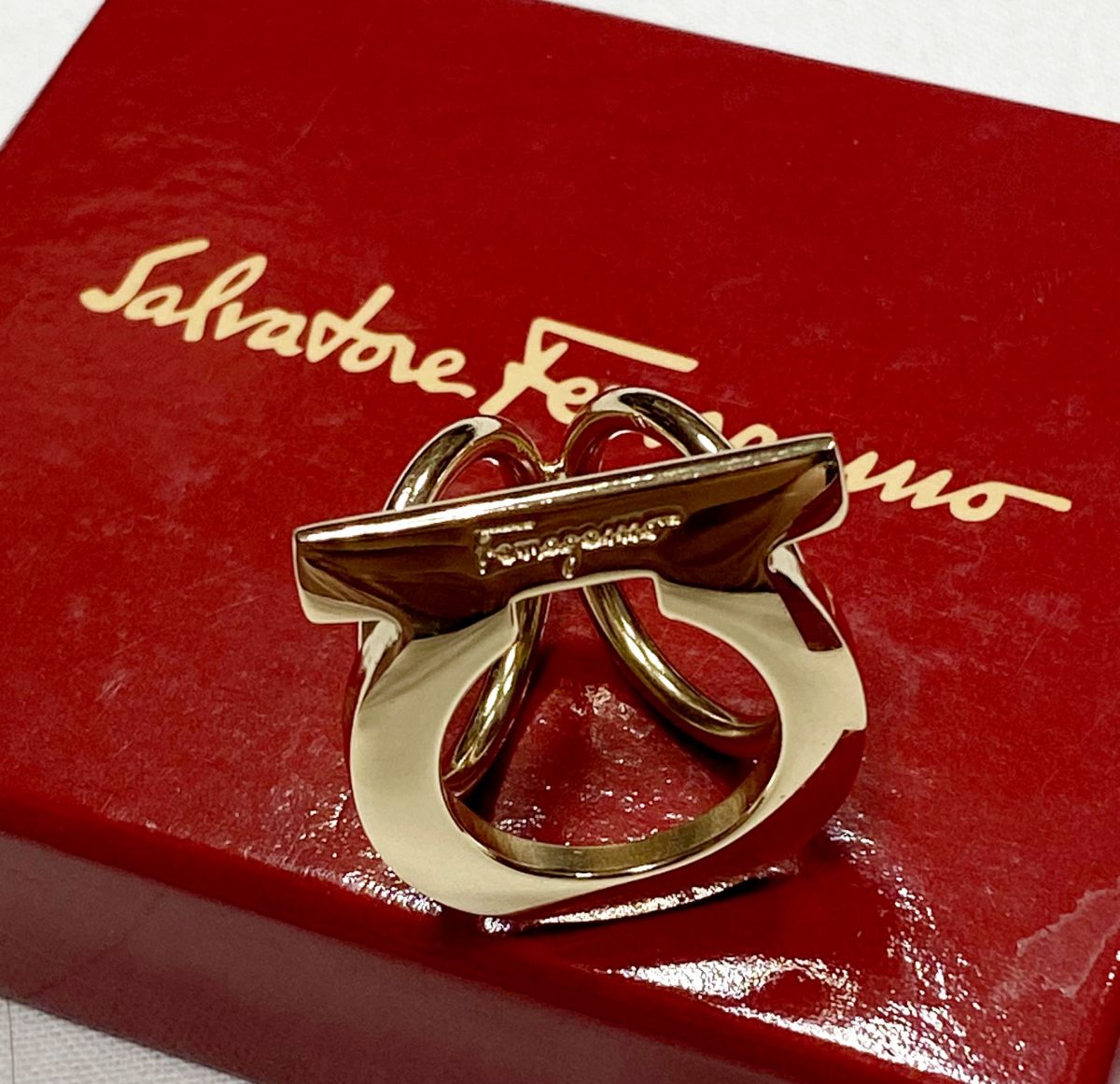 Кольцо/ для платка/ Salvatore Ferragamo цена 7 828 руб