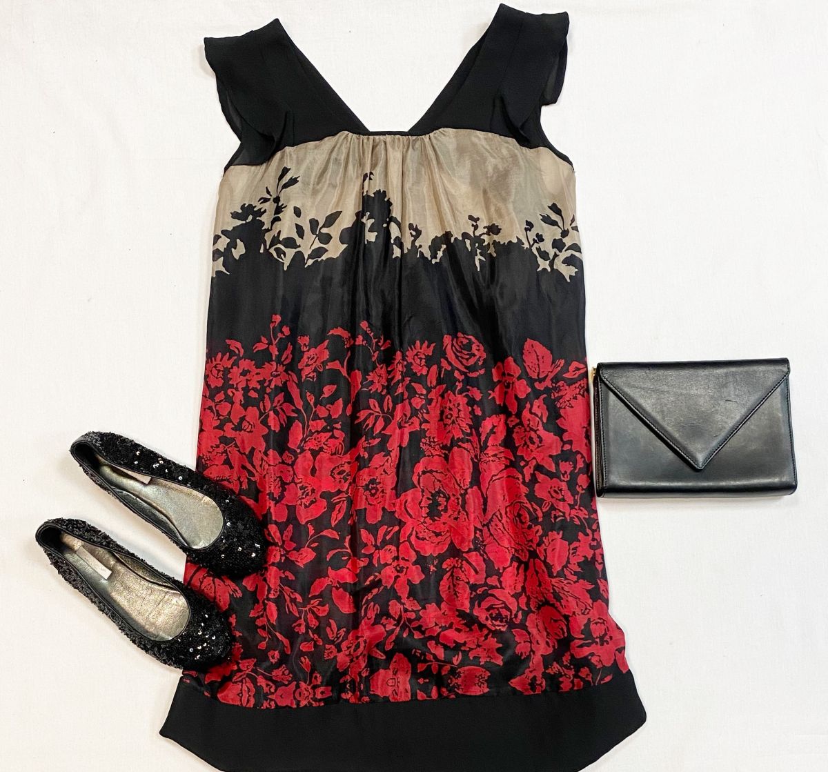 Платье Twinset размер M цена 4 616 руб
Балетки Dolce Gabbana размер 36 цена 12 308 руб 