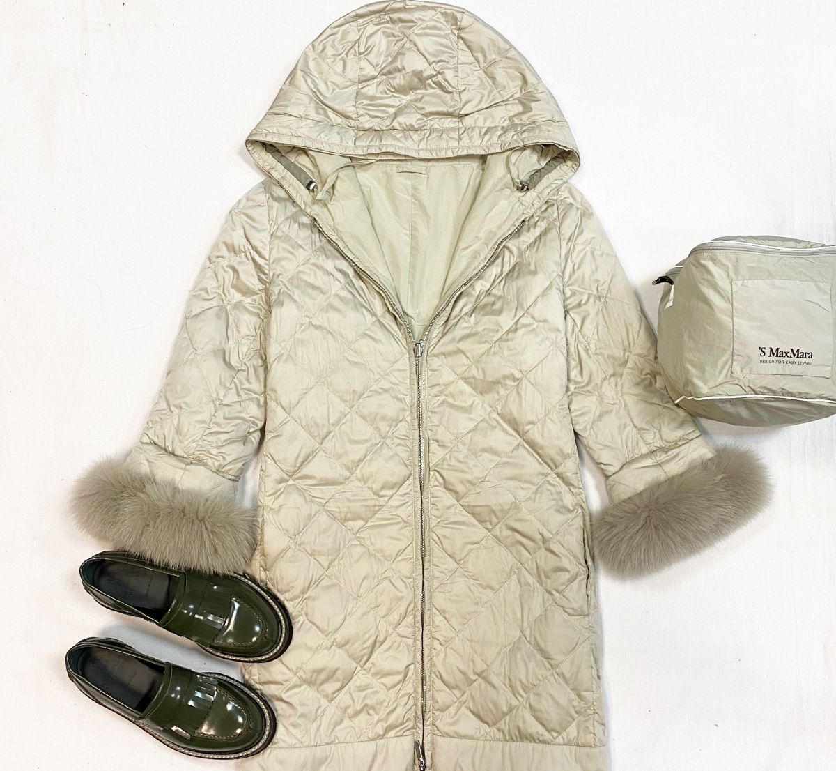 Пальто /двухстороннее/ сумка/ отделка мех / Max Mara размер 40 цена 23 078 руб
Лоферы Brunello Cucinelli размер 36 цена 23 078 руб 