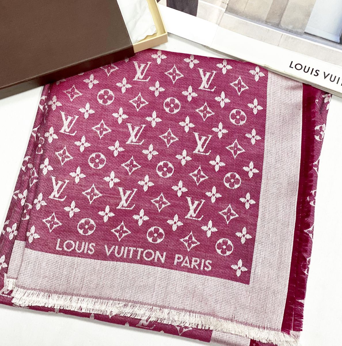 Палантин Louis Vuitton размер 140 /140 цена 39 138 руб/в коробке/