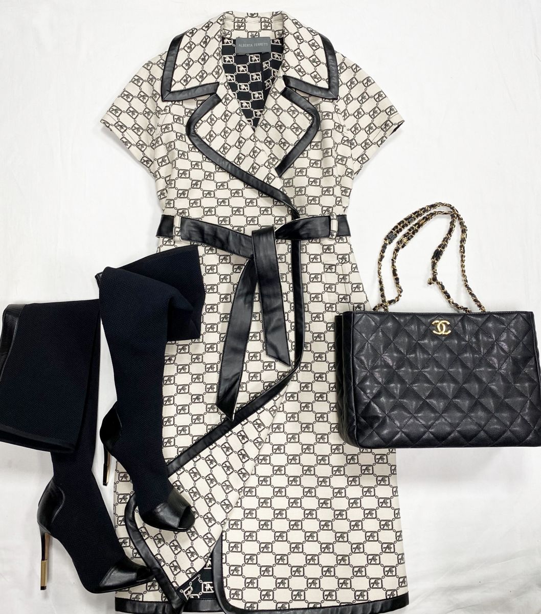 Пальто Alberta Ferretti размер 44 цена 78 275 руб 
Ботфорты Balmain размер 39 цена 46 965 руб / новые / 
Сумка Chanel 