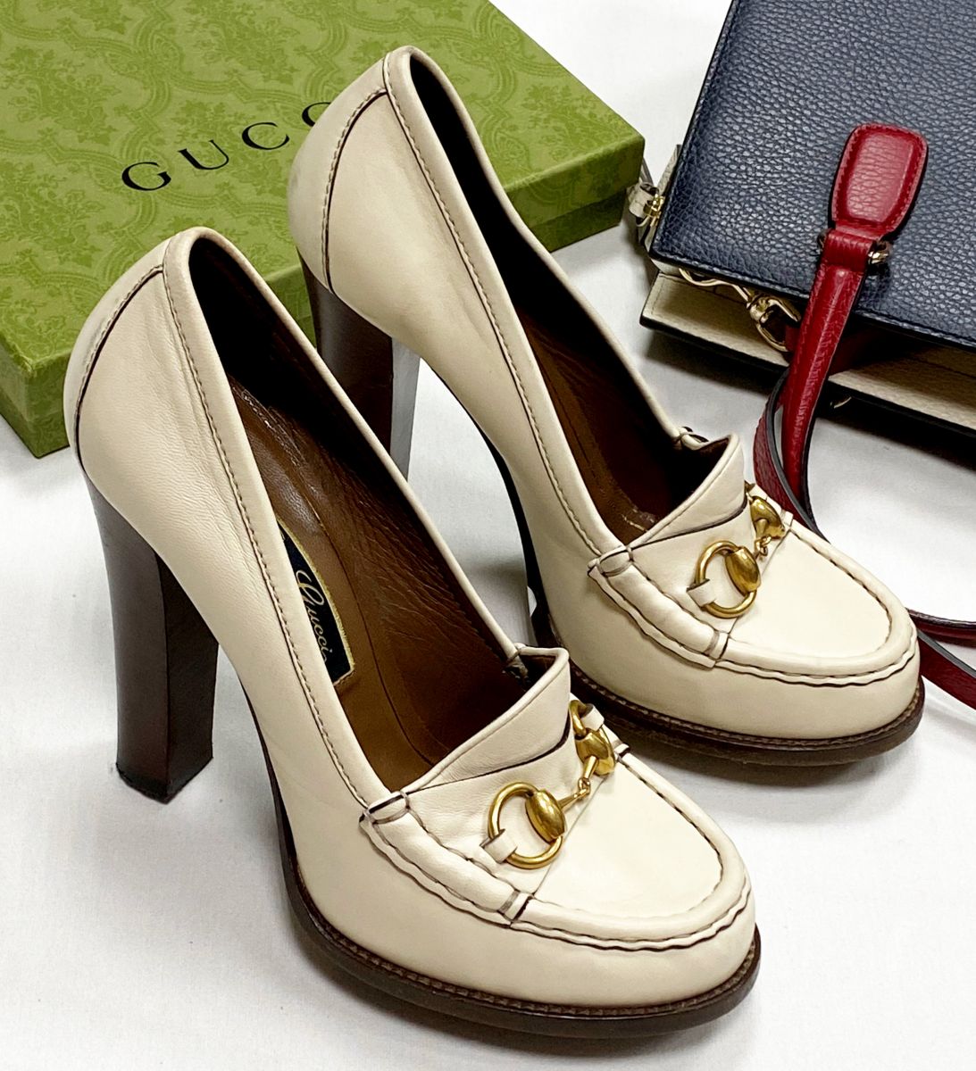 Туфли Gucci размер 39 цена 15 655 руб
