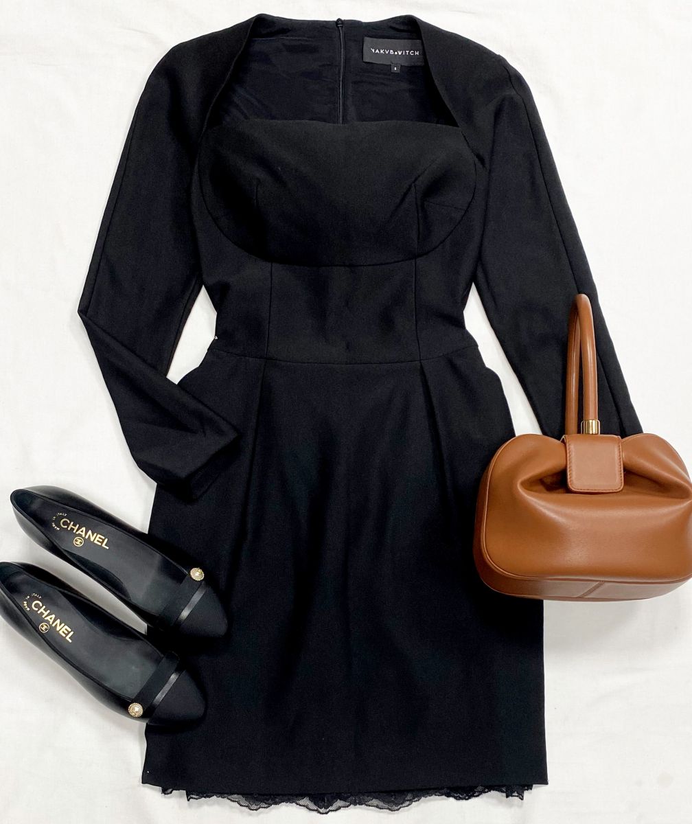 Платье размер S цена 7 828 руб
Туфли Chanel размер 37.5 цена 62 620 руб
Сумочка Gabriela Hearst 