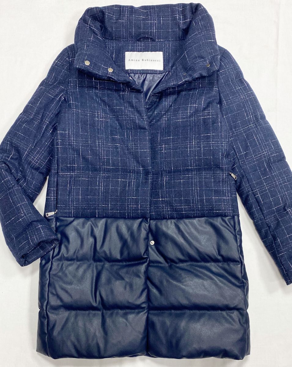 Пуховик Amina Rubinacci размер 42 цена 46 965 руб
Ботинки Chanel размер 38.5 цена 26 614 руб
Сумка Bottega Veneta 