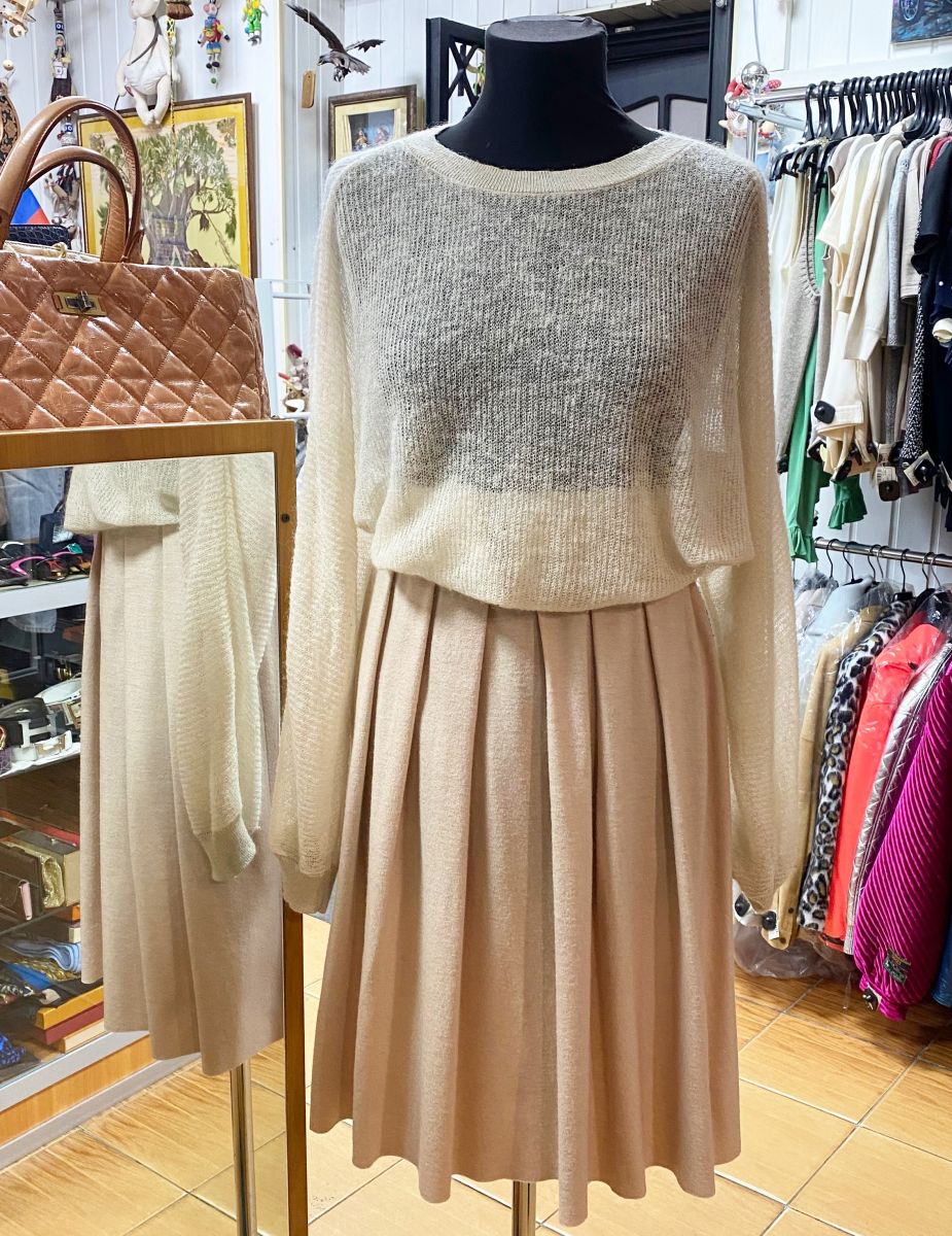 Кофта Max Mara размер M цена 4 697 руб
Юбка MarcCain размер 2 цена 4 697 руб