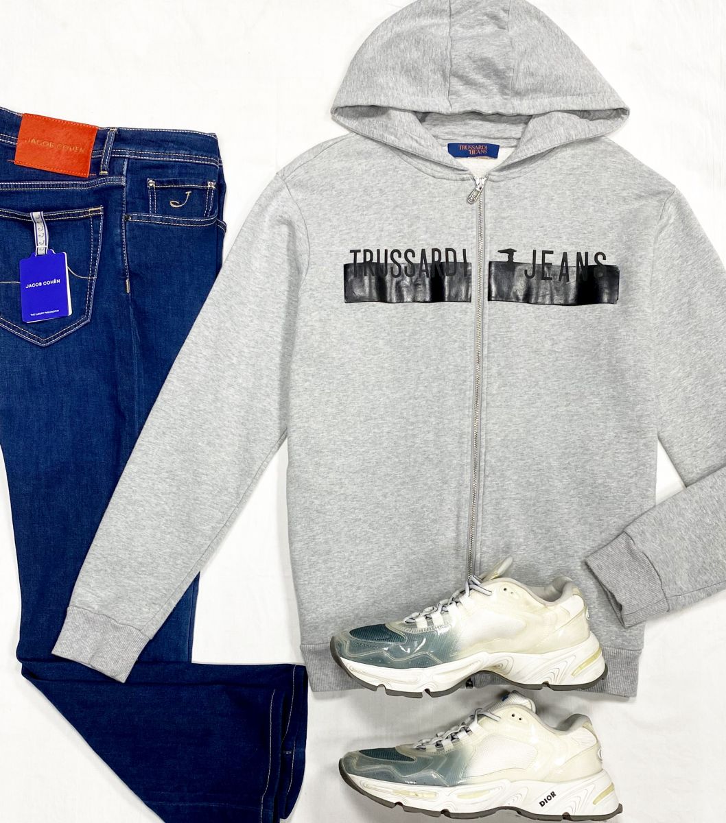 #mechtamen Толстовка Trussardi размер CL цена 3 846 руб
Джинсы Jacob Cohen размер 33 цена 7 693 руб/ с биркой/ 
Кроссовки Christian Dior размер 44 цена 30 770 руб