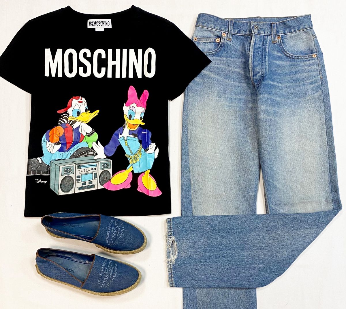 Платье Moschino размер S цена 2 308 руб
Джинсы Balensiaga размер 38 цена 7 693 руб
Эспадрильи Louis Vuitton размер 37.5 цена 7 693 руб 