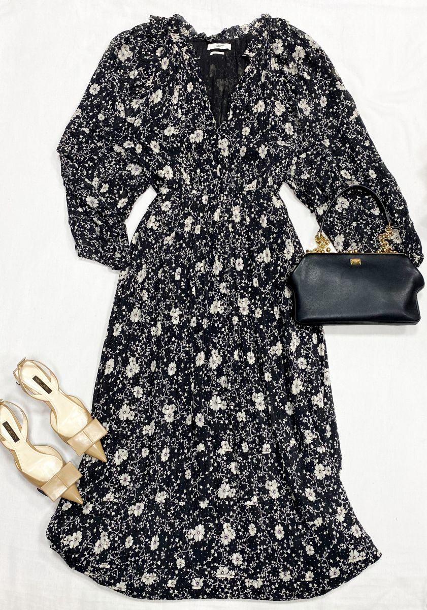 Платье Isabel Marant размер 40 цена 15 655 руб
Босоножки Louis Vuitton размер 35 цена 15 655 руб
Сумочка Dolce Gabbana 