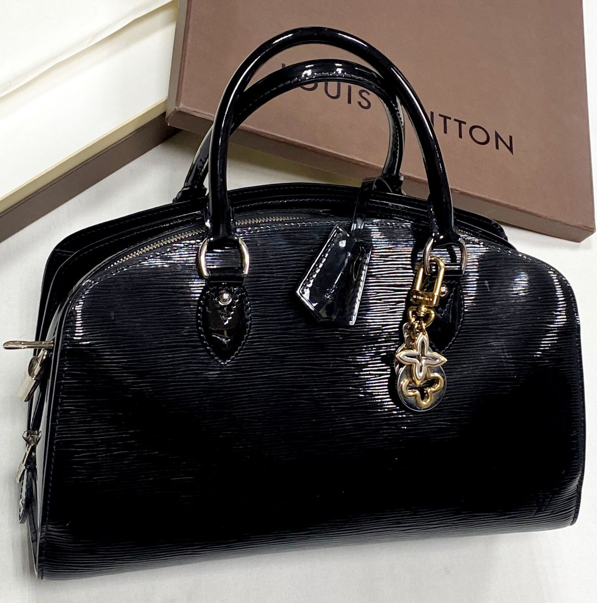 Сумка Louis Vuitton размер 35/20 цена 46 965 руб
