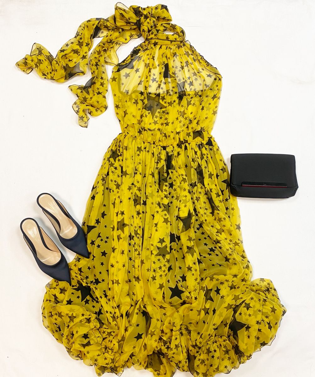 Платье Dolce Gabbana размер 42 цена 30 770 руб
Мюли Gianvito Rossi размер 36.5 цена 18 462 руб
Клатч Louboutin 