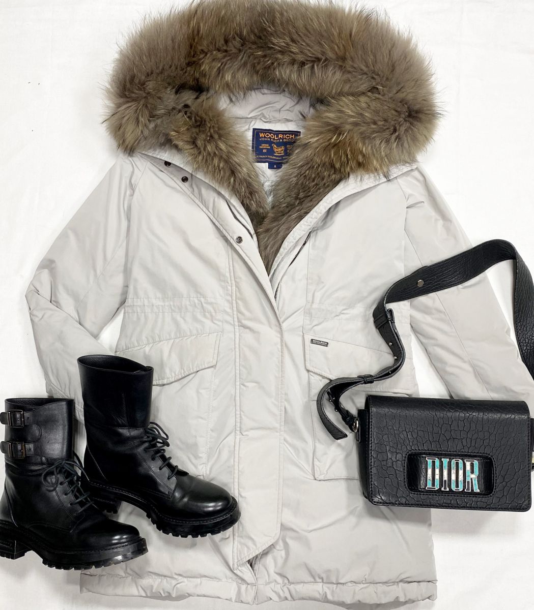 Парка Woolrich размер S цена 23 483 рубБотинки Christian Dior размер 38 цена 31 310 рубСумка Christian Dior