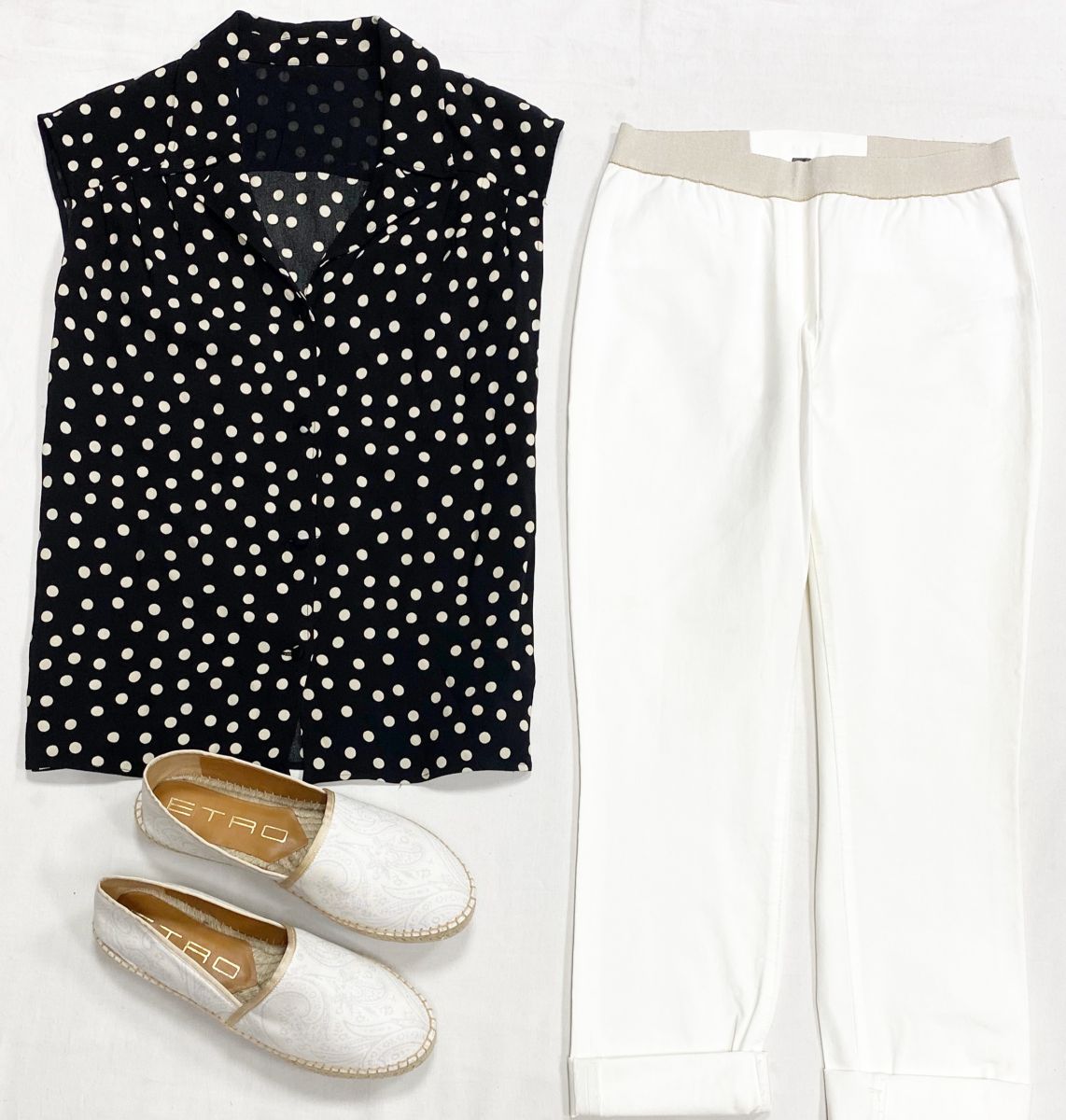 Топ Dolce Gabbana размер 42 цена 7 828 руб
Брюки Lorena Antoniazzi размер 38 цена 7 828 руб
Эспадрильи Etro размер 40 цена 15 655 руб
