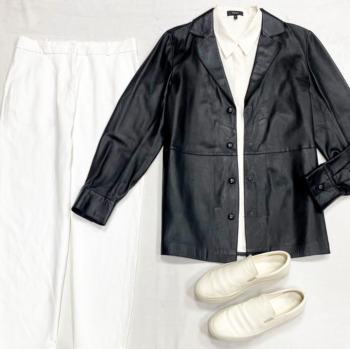 Жакет /кожа/ Uterque размер L цена 15 655 рубТоп Theory размер M цена 4 697 рубБрюки Toteme размер 36 цена 6 262 рубЛоферы The Row размер 39 цена 39 138 руб