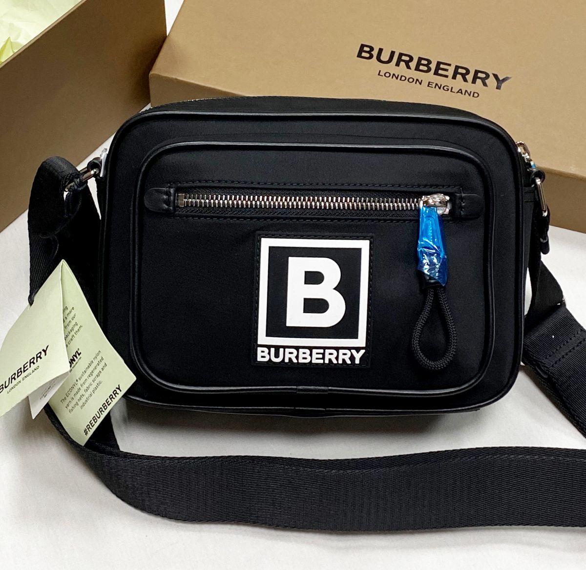 Сумка Burberry размер 22/15 цена 62 620 руб/ с биркой/ 
