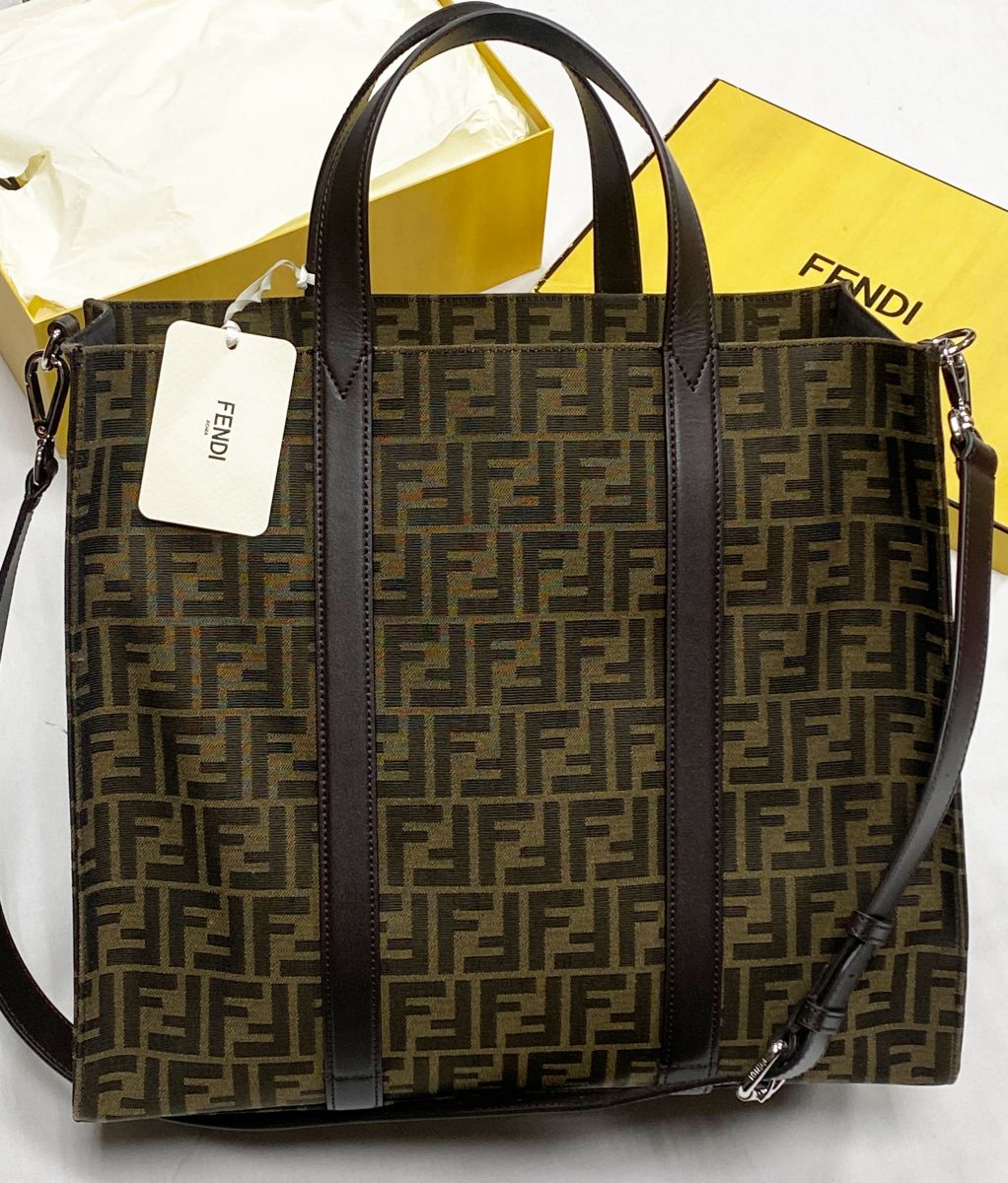 Сумка Fendi размер 40/35 цена 140 895 руб
