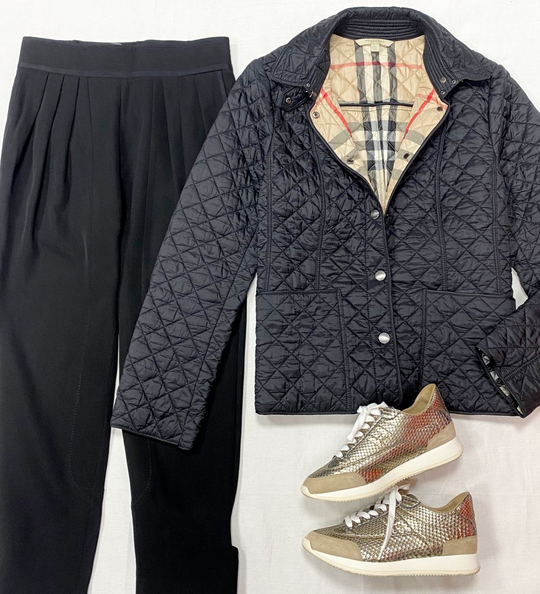 Куртка Burberry размер XL цена 23 483 руб 
Брюки Givenchy размер 38 цена 15 655 руб 
Кроссовки Hermès размер 38 цена 23 483 руб