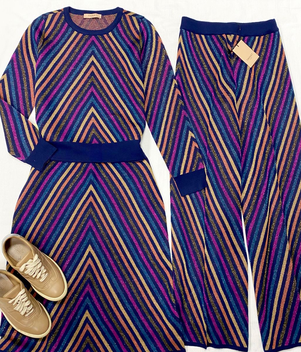 Кофта Twinset размер XS цена 6 262 руб
Юбка Twinset размер S цена 6 262 руб
Брюки / люрекс / Twinset размер S цена 6 262 руб / с биркой / 
Кеды Hermes размер 36 цена 18 786 руб