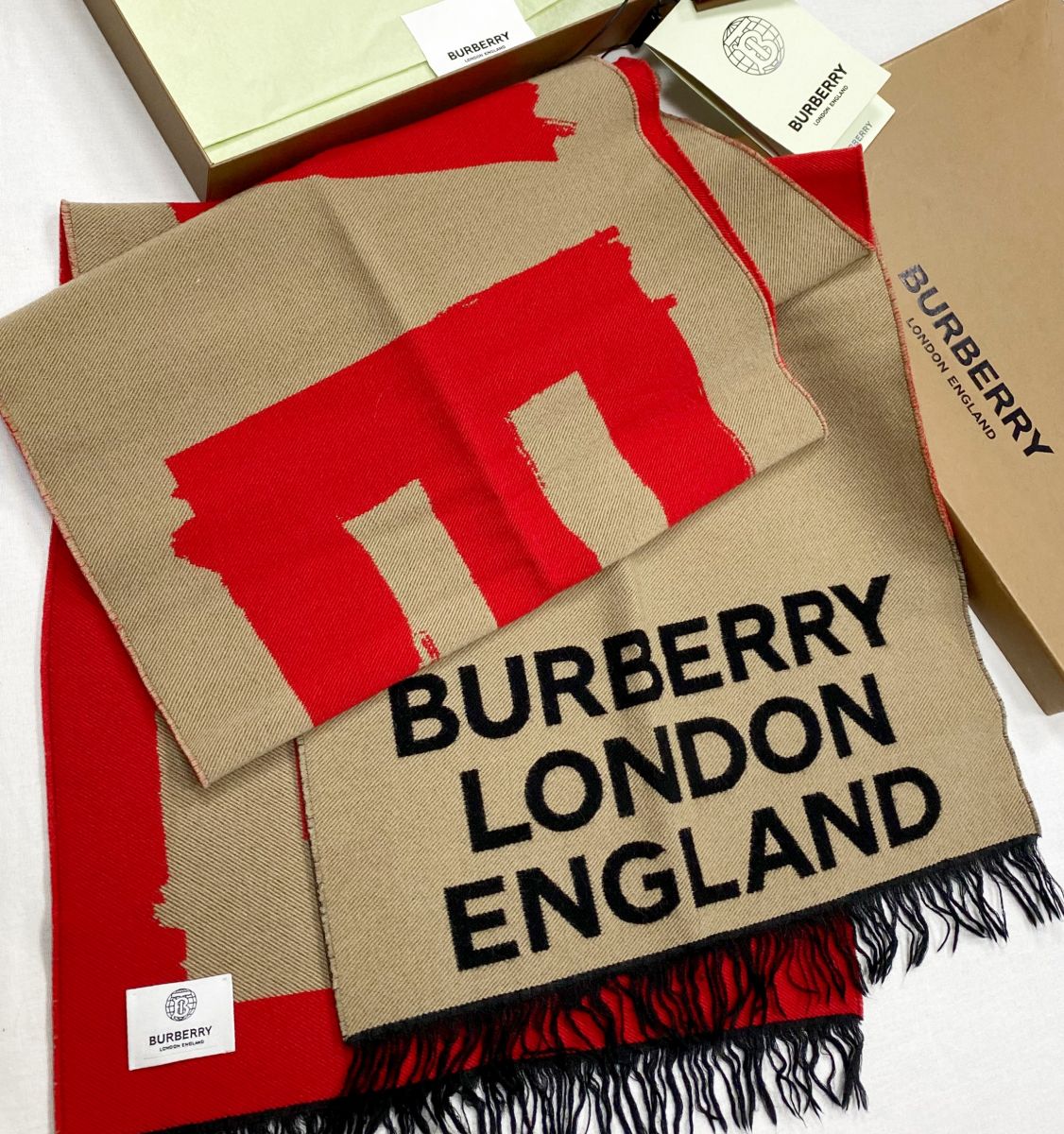 Шарф Burberry цена 23 483 руб / новый с бирками / упаковка /