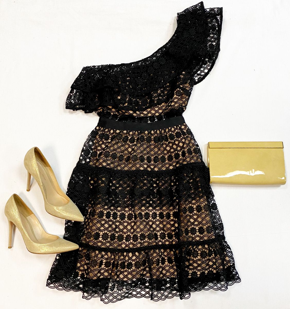 Платье Self Portrait размер 10/6 цена 10 770 руб
Туфли Jimmy Choo размер 39 цена 7 693 руб
Клатч Jimmy Choo 