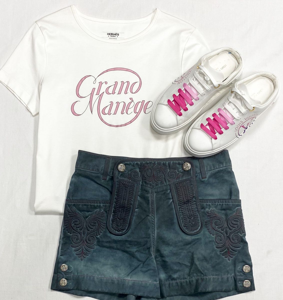 Шорты Chanel размер 36 цена 39 138 руб
Футболка Hermes размер 42 цена 15 655 руб
Кеды Louis Vuitton размер 39 цена 62 620 руб