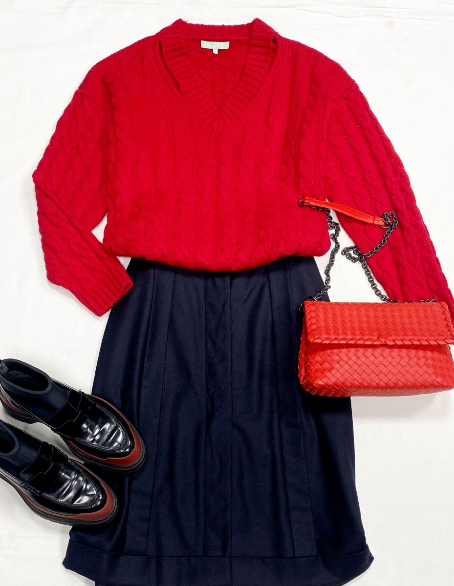 Юбка Chanel размер 44 цена 23 483 рубСвитер Alena Akhmadullina размер 40 цена 4 697 рубБотинки Hermes размер 38 цена 62 620 рубСумка Bottega Veneta