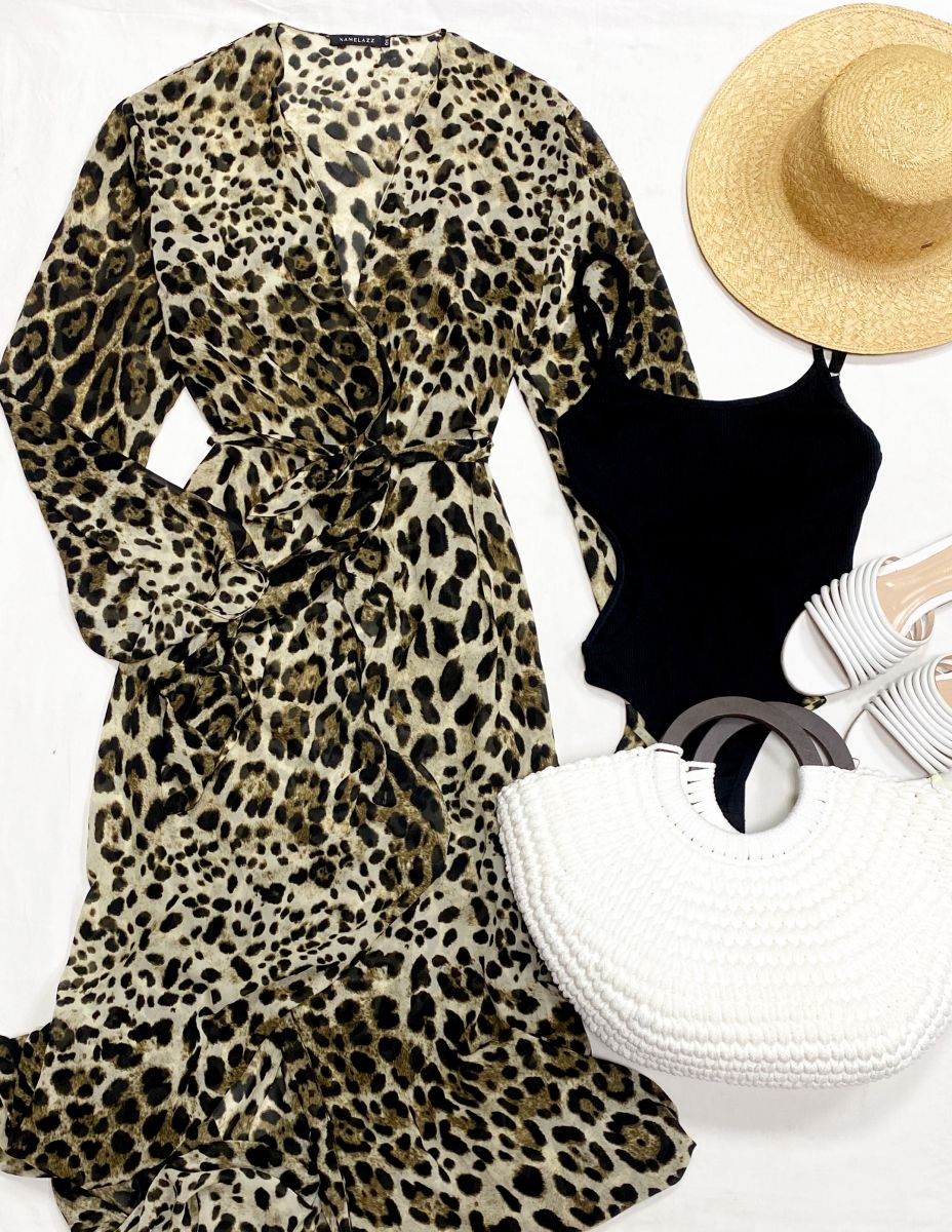 Купальник Ruban размер M цена 7 828 руб/ с биркой/
Платье размер M цена 7 828 руб
Сабо Gianvito Rossi размер 40 цена 23 483 руб