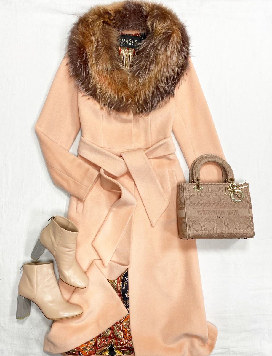 Пальто Poesis Couture размер 42 цена 62 620 руб Ботильоны Acne Studios размер 39 цена 15 655 руб Сумка Christian Dior